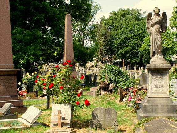 Visiting Kensal Green Cemetery in London - The Traveler's Way