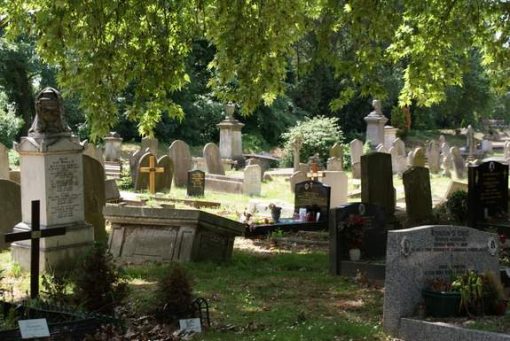 This garden style cemetery is popular with bird watchers.