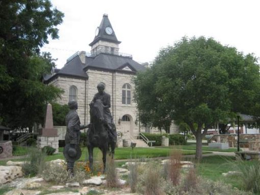 Somervell Courthouse in Glen Rose, Texas (photo by Tui Snider)