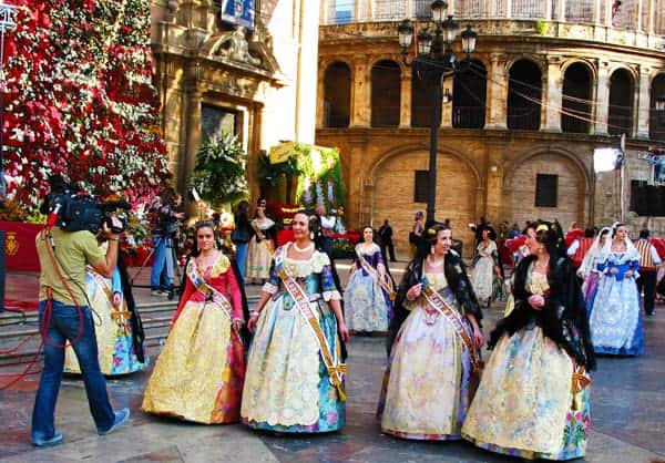 Flowers and Flames Greet Spring in Valencia