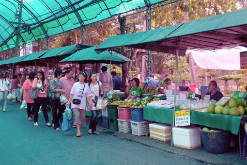 Walking through Taling Chan market